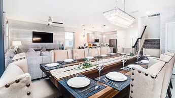 Family Oasis: Pool, Themed Rooms & Resort Access