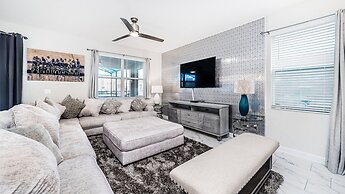 Family Oasis: Pool, Themed Rooms & Resort Access