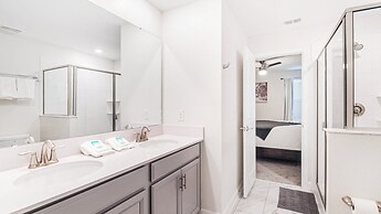 Family Oasis: Pool, Themed Rooms & Resort Access