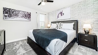 Family Oasis: Pool, Themed Rooms & Resort Access