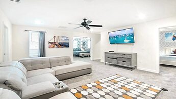 Family Oasis: Pool, Themed Rooms & Resort Access