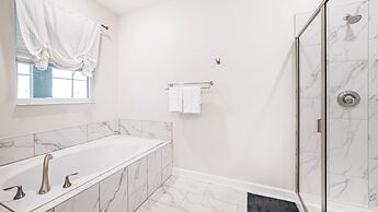 Family Oasis: Pool, Themed Rooms & Resort Access