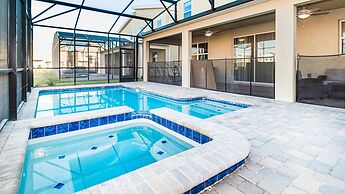 Family Oasis: Pool, Themed Rooms & Resort Access