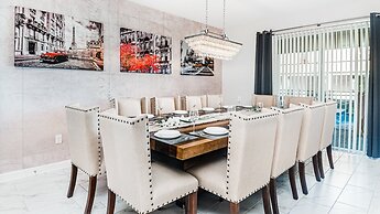 Family Oasis: Pool, Themed Rooms & Resort Access