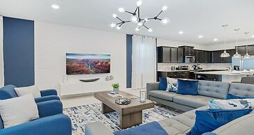 Opulent Retreat With Private Pool Near Disney