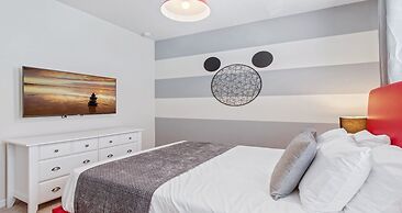 Opulent Retreat With Private Pool Near Disney