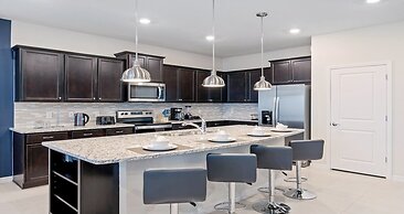 Opulent Retreat With Private Pool Near Disney