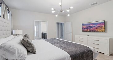 Opulent Retreat With Private Pool Near Disney