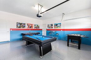 Luxe Champion's Gate Home w/ Pool, Spa, Gameroom