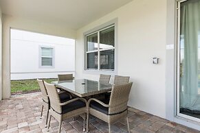 Luxe Champion's Gate Home w/ Pool, Spa, Gameroom