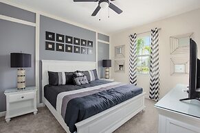 Luxe Champion's Gate Home w/ Pool, Spa, Gameroom