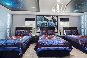 Luxe Champion's Gate Home w/ Pool, Spa, Gameroom