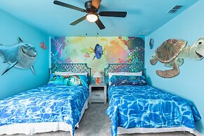 Luxe Champion's Gate Home w/ Pool, Spa, Gameroom