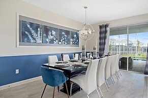 Luxe Champion's Gate Home w/ Pool, Spa, Gameroom