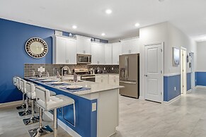 Luxe Champion's Gate Home w/ Pool, Spa, Gameroom