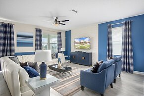 Luxe Champion's Gate Home w/ Pool, Spa, Gameroom