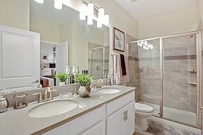 Luxe Champion's Gate Home w/ Pool, Spa, Gameroom