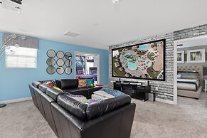 Luxe Champion's Gate Home w/ Pool, Spa, Gameroom