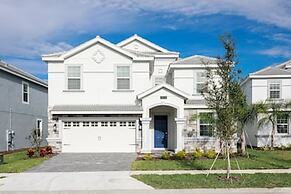 Luxe Champion's Gate Home w/ Pool, Spa, Gameroom