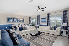 Luxe Champion's Gate Home w/ Pool, Spa, Gameroom