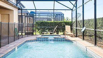 Family Fun: Pool, Spa & Theme Parks Nearby