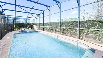 Family Fun: Pool, Spa & Theme Parks Nearby