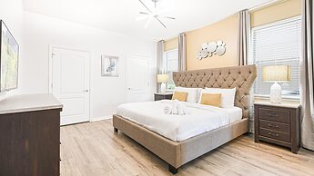 Family Fun: Pool, Spa & Theme Parks Nearby