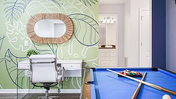 Family Fun: Pool, Spa & Theme Parks Nearby