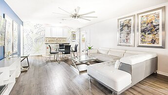 Family Fun: Pool, Spa & Theme Parks Nearby