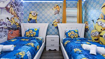 Family Fun: Pool, Spa & Theme Parks Nearby