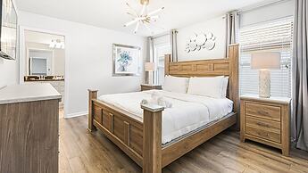 Family Fun: Pool, Spa & Theme Parks Nearby