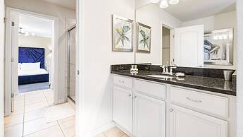 Family Fun: Pool, Spa & Theme Parks Nearby