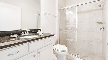 Family Fun: Pool, Spa & Theme Parks Nearby