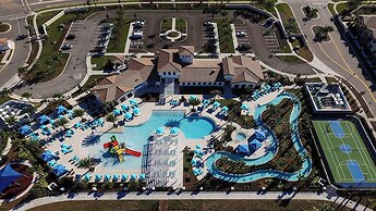 Family Fun: Pool, Spa & Theme Parks Nearby