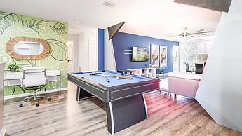 Family Fun: Pool, Spa & Theme Parks Nearby