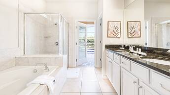 Family Fun: Pool, Spa & Theme Parks Nearby