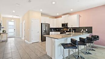 Resort Access Perfect 4 Families Near Theme Parks