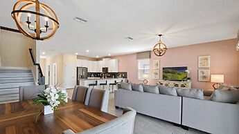 Resort Access Perfect 4 Families Near Theme Parks