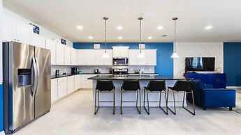 Exclusive Windsor Home Near Theme Parks