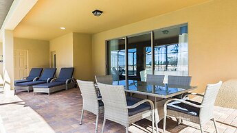 Exclusive Windsor Home Near Theme Parks