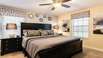 Opulent Villa, 10 Min to Disney, Pool & Spa
