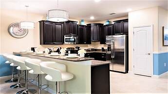 Opulent Villa, 10 Min to Disney, Pool & Spa