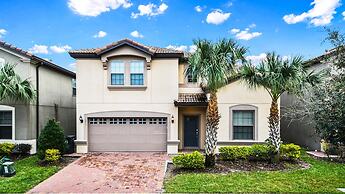 Beautiful Villa With Pool in Windsor Resort