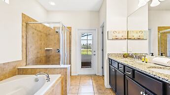 Beautiful Villa With Pool in Windsor Resort