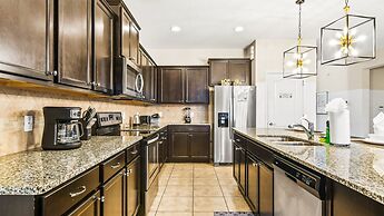 Beautiful Villa With Pool in Windsor Resort