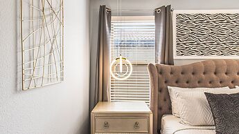 Beautiful Villa With Pool in Windsor Resort