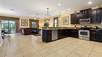 Spacious Getaway With Pool, Near Orlando Parks