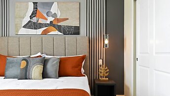 Opulent Villa With Pool & Spa, 10 Miles to Disney