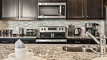 Opulent Villa With Pool & Spa, 10 Miles to Disney