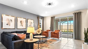 Opulent Villa With Pool & Spa, 10 Miles to Disney